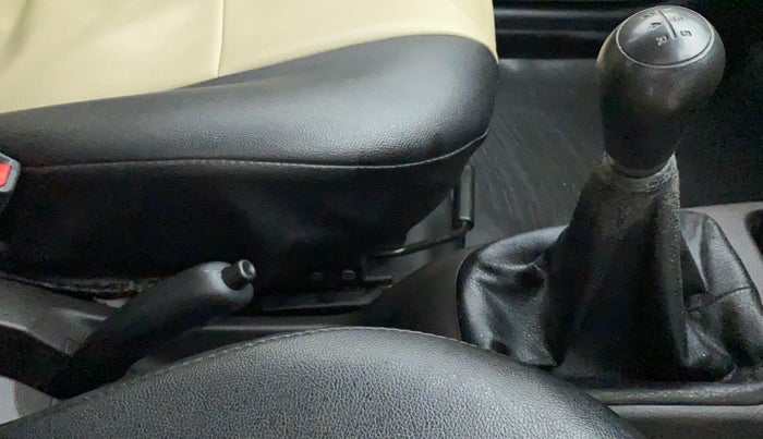 2016 Hyundai Eon SPORTZ, Petrol, Manual, 21,953 km, Gear Lever