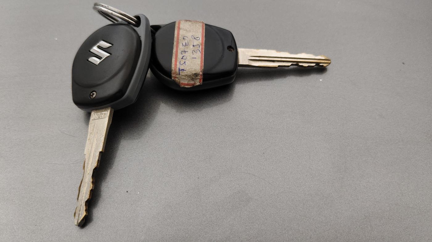 2014 Maruti Swift Dzire VDI, Diesel, Manual, 1,14,043 km, Key Close Up