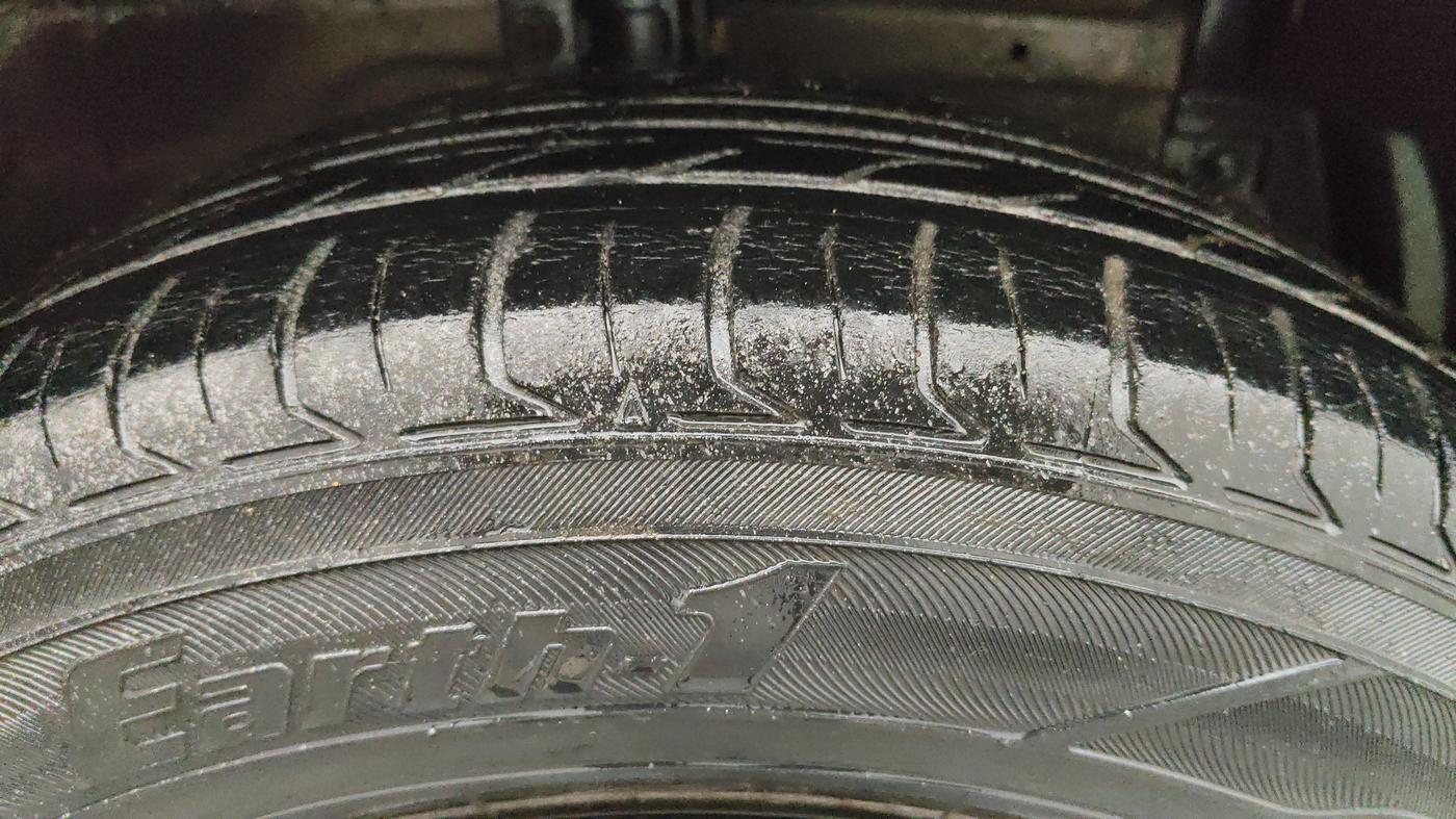 2014 Maruti Swift Dzire VDI, Diesel, Manual, 1,14,043 km, Right Front Tyre Tread