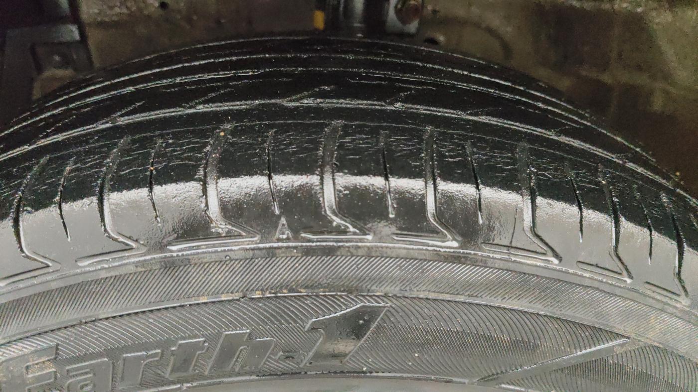 2014 Maruti Swift Dzire VDI, Diesel, Manual, 1,14,043 km, Left Front Tyre Tread