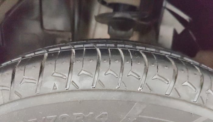 2020 Renault Kwid RXL, Petrol, Manual, 98,704 km, Left Front Tyre Tread