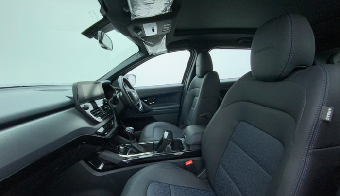 2022 Tata Harrier XZA PLUS 2.0L DARK EDITION, Diesel, Automatic, 9,491 km, Right Side Front Door Cabin