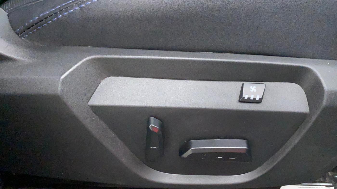 2022 Tata Harrier XZA PLUS 2.0L DARK EDITION, Diesel, Automatic, 9,491 km, Driver Side Adjustment Panel