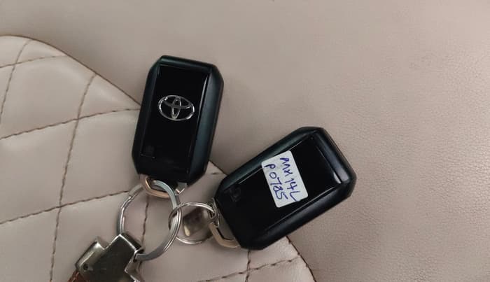 2024 Toyota Glanza G E-CNG, CNG, Manual, 41,375 km, Key Close Up