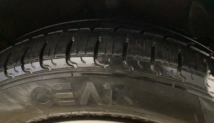 2017 Hyundai Grand i10 SPORTZ (O) 1.2 KAPPA VTVT, Petrol, Manual, 47,654 km, Right Front Tyre Tread