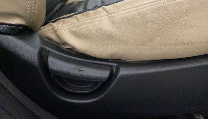 2017 Hyundai Grand i10 SPORTZ (O) 1.2 KAPPA VTVT, Petrol, Manual, 47,654 km, Driver Side Adjustment Panel