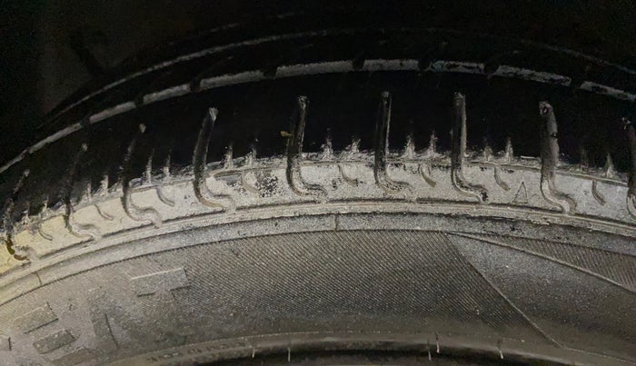 2017 Hyundai Grand i10 SPORTZ (O) 1.2 KAPPA VTVT, Petrol, Manual, 47,654 km, Left Front Tyre Tread