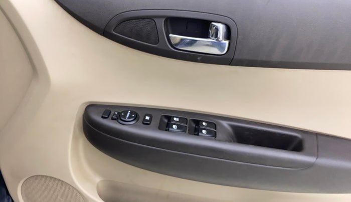 2013 Hyundai i20 SPORTZ 1.2, Petrol, Manual, 67,492 km, Driver Side Door Panels Control