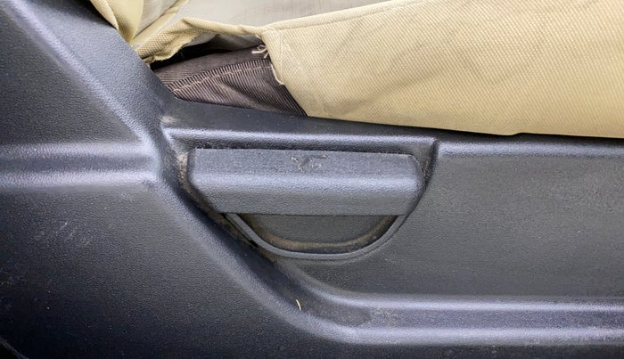 2013 Hyundai i20 SPORTZ 1.2, Petrol, Manual, 67,492 km, Driver Side Adjustment Panel