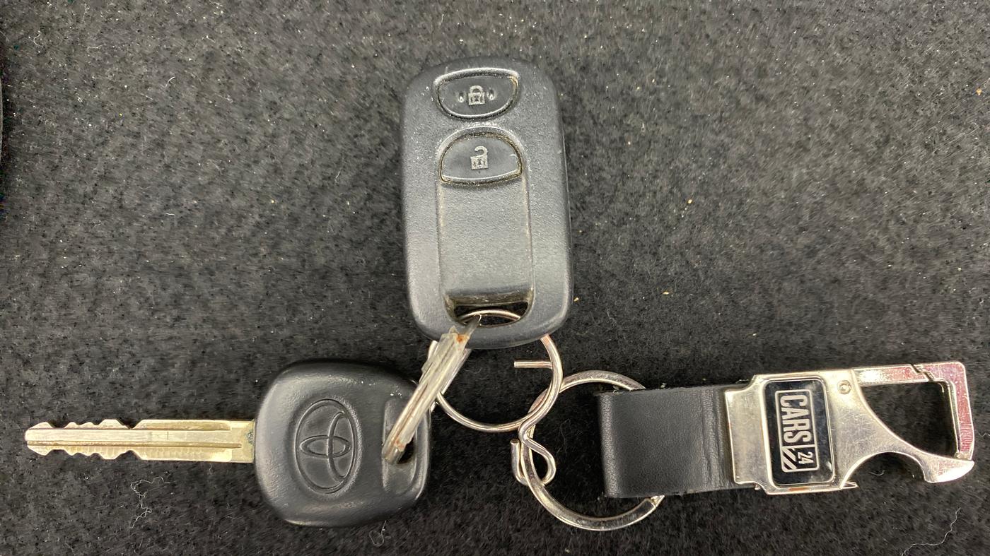 2011 Toyota Etios Liva G, Petrol, Manual, 68,155 km, Key Close Up