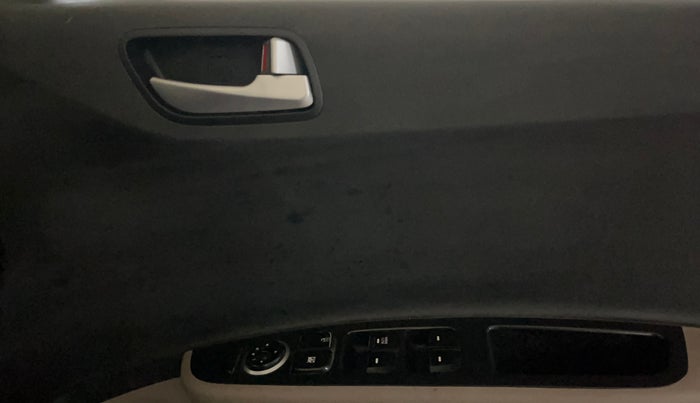 2016 Hyundai Grand i10 SPORTZ 1.2 KAPPA VTVT, Petrol, Manual, 34,584 km, Driver Side Door Panels Control