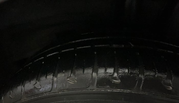 2016 Hyundai Grand i10 SPORTZ 1.2 KAPPA VTVT, Petrol, Manual, 34,584 km, Left Rear Tyre Tread