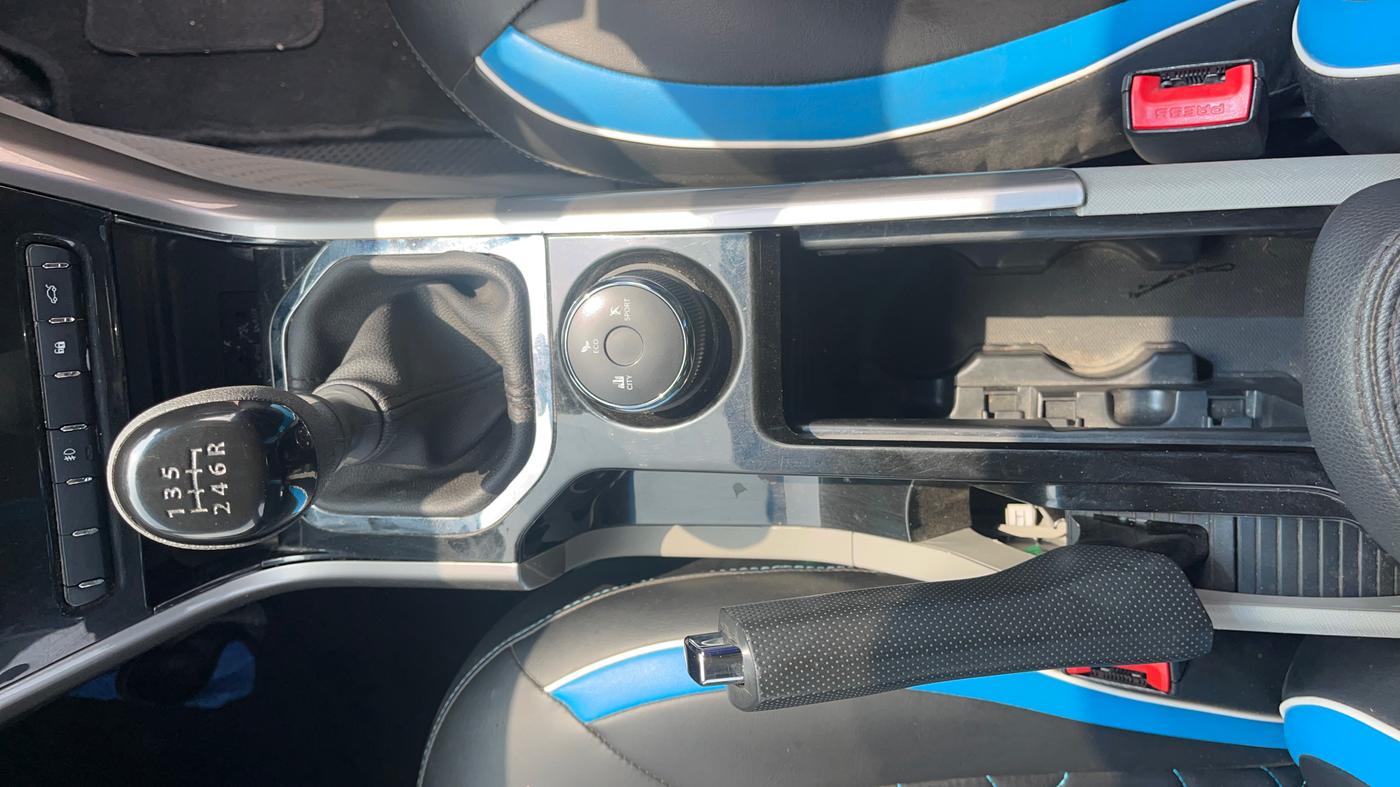 2019 Tata NEXON XZ PLUS PETROL DUAL TONE, Petrol, Manual, 57,328 km, Gear Lever