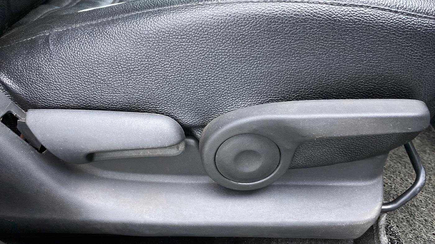 2019 Maruti S Cross ALPHA SHVS, Diesel, Manual, 20,033 km, Driver Side Adjustment Panel