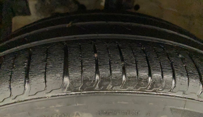 2015 Maruti Ertiga ZXI, Petrol, Manual, 61,987 km, Left Front Tyre Tread