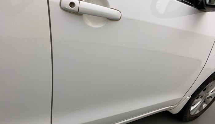 2015 Maruti Ertiga ZXI, Petrol, Manual, 61,987 km, Driver-side door - Minor scratches