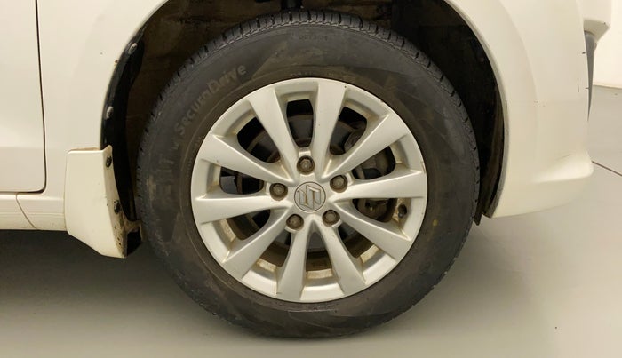 2015 Maruti Ertiga ZXI, Petrol, Manual, 61,987 km, Right Front Wheel