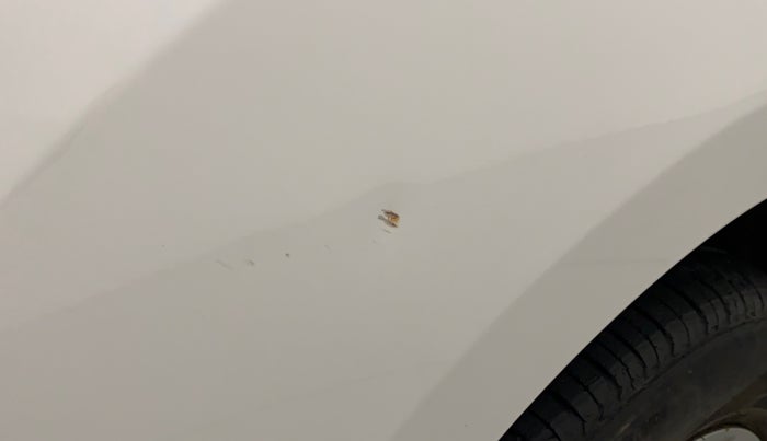 2015 Maruti Ertiga ZXI, Petrol, Manual, 61,987 km, Right fender - Slight discoloration