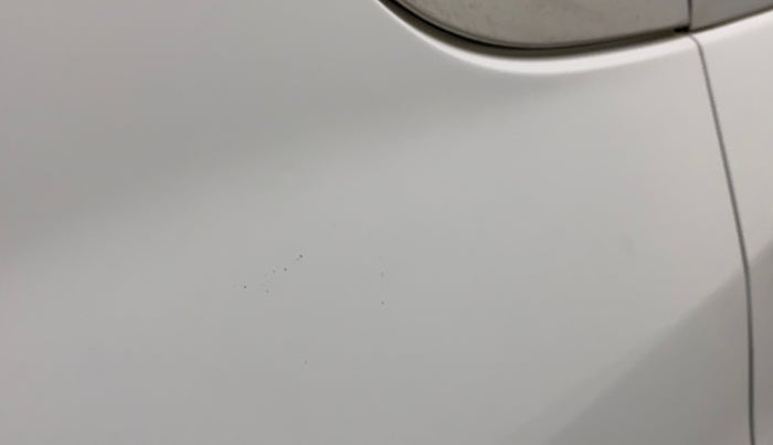 2015 Maruti Ertiga ZXI, Petrol, Manual, 61,987 km, Right quarter panel - Paint has minor damage