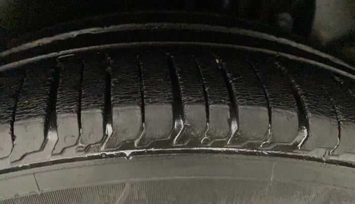 2015 Maruti Ertiga ZXI, Petrol, Manual, 61,987 km, Left Rear Tyre Tread