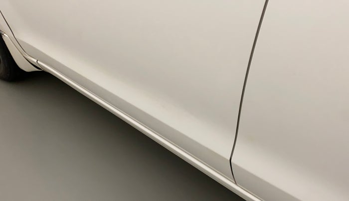 2015 Maruti Ertiga ZXI, Petrol, Manual, 61,987 km, Front passenger door - Slightly dented