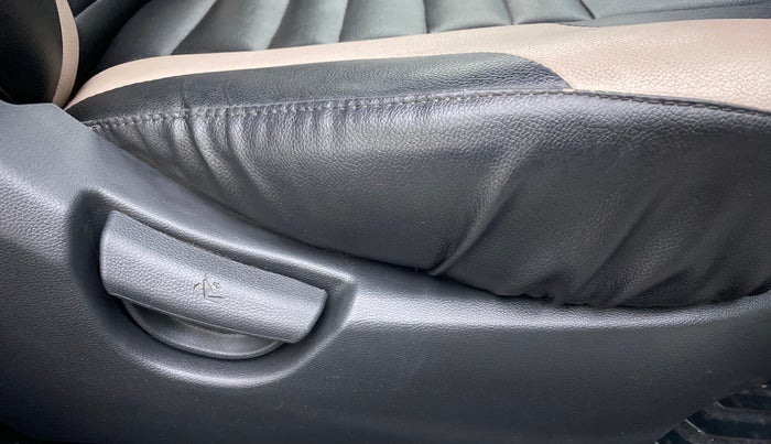 2018 Hyundai Grand i10 MAGNA 1.2 KAPPA VTVT, Petrol, Manual, 52,697 km, Driver Side Adjustment Panel