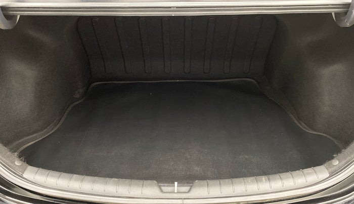 2018 Hyundai Verna 1.6 VTVT SX (O) AT, Petrol, Automatic, 27,507 km, Boot Inside