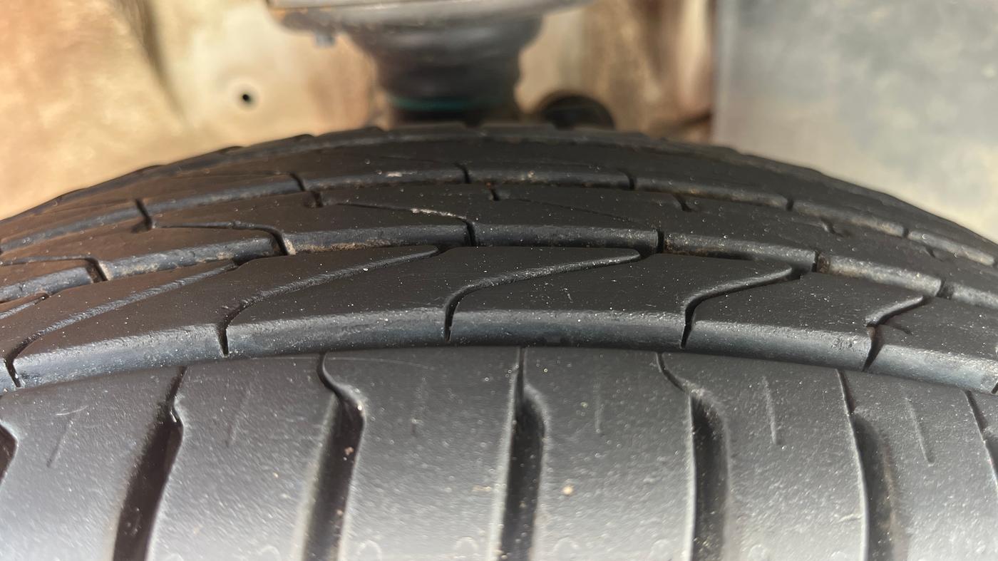 2023 Maruti IGNIS ZETA 1.2 AMT, Petrol, Automatic, 60,120 km, Right Front Tyre Tread
