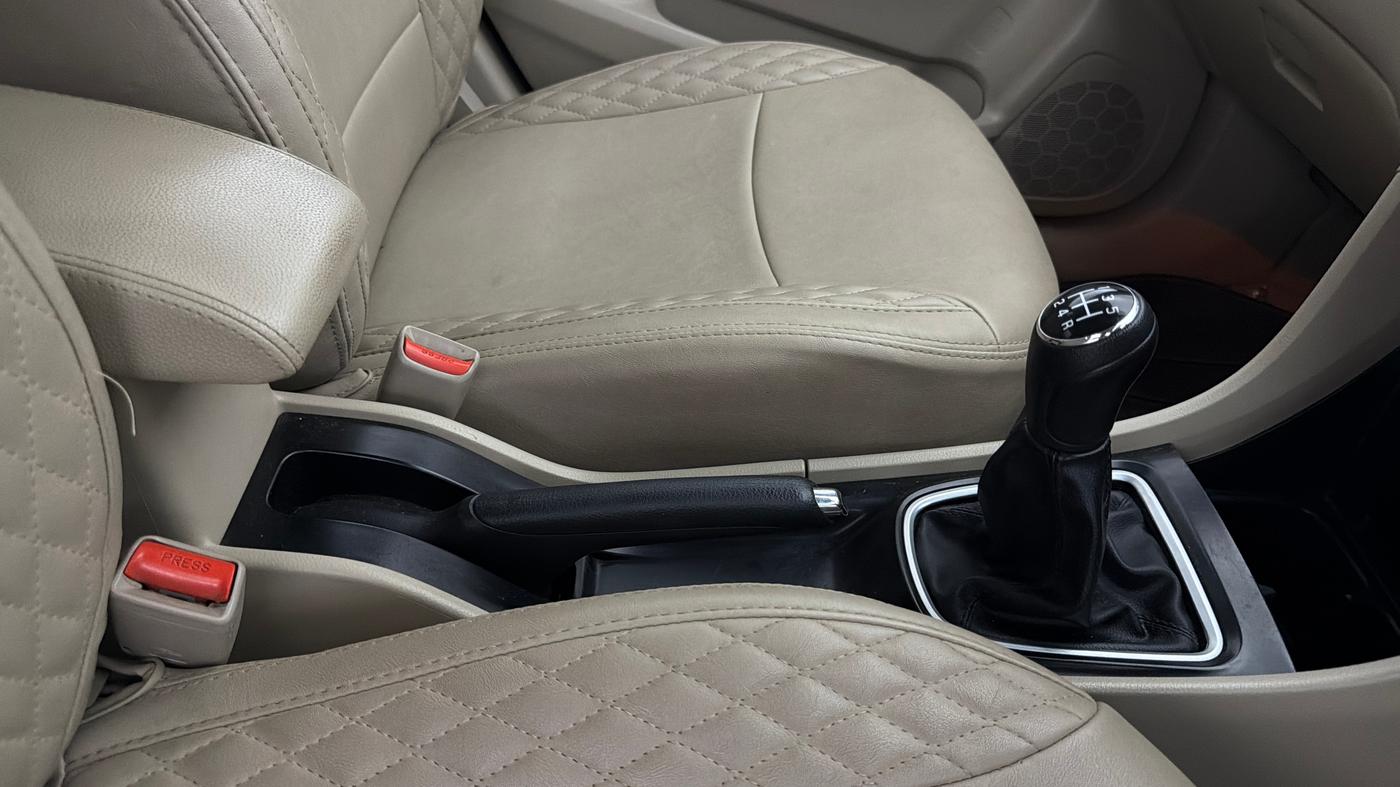 2023 Maruti Ciaz ZETA 1.5 SHVS MT PETROL, Petrol, Manual, 41,406 km, Gear Lever