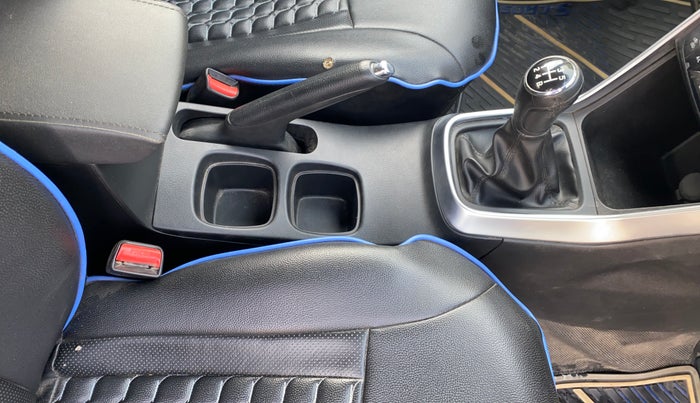 2018 Maruti S Cross ZETA 1.3, Diesel, Manual, 67,465 km, Gear Lever