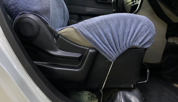 2021 Maruti New Wagon-R LXI CNG (O) 1.0, CNG, Manual, 25,640 km, Driver Side Adjustment Panel