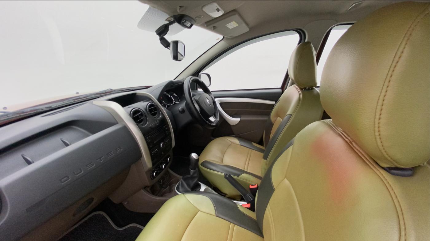 2016 Renault Duster RXL PETROL, Petrol, Manual, 52,198 km, Right Side Front Door Cabin