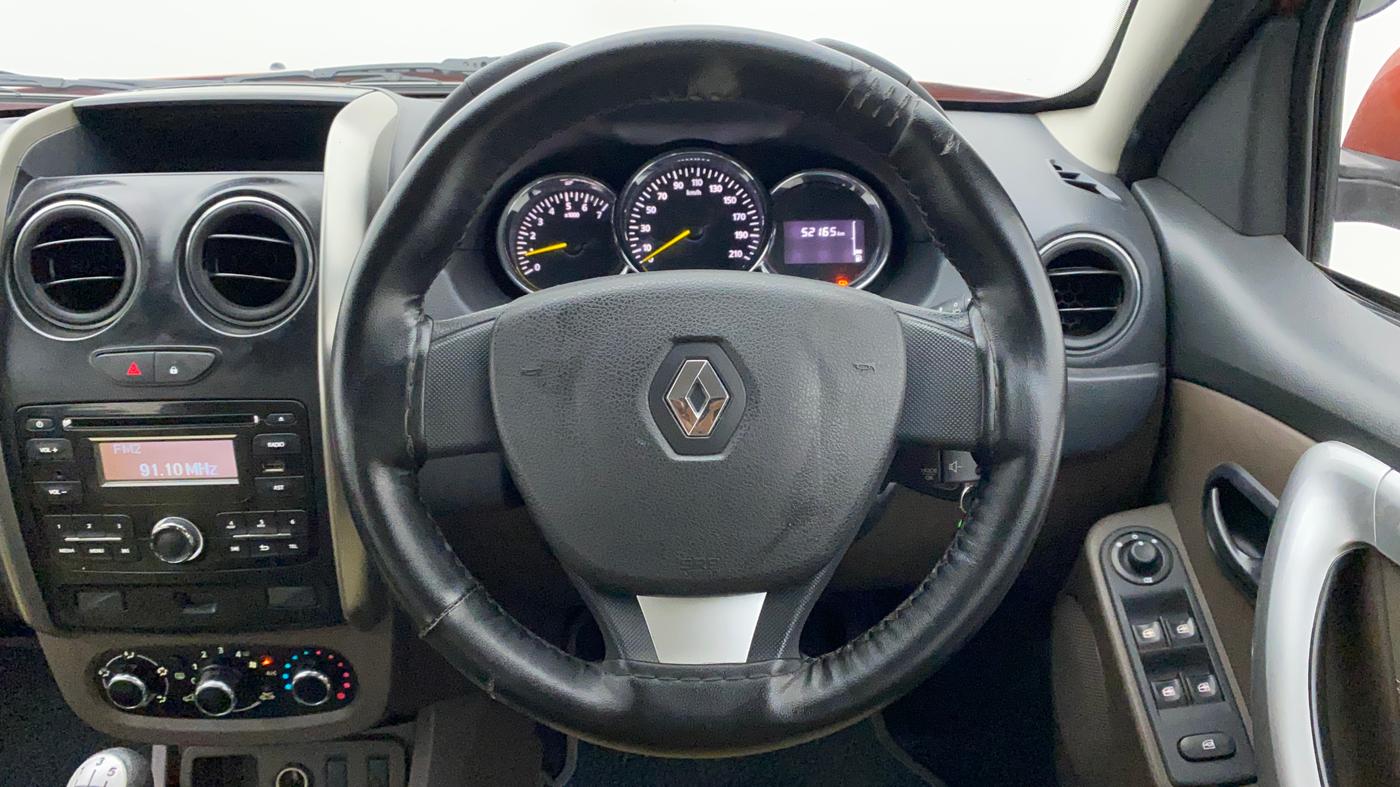 2016 Renault Duster RXL PETROL, Petrol, Manual, 52,198 km, Steering Wheel Close Up