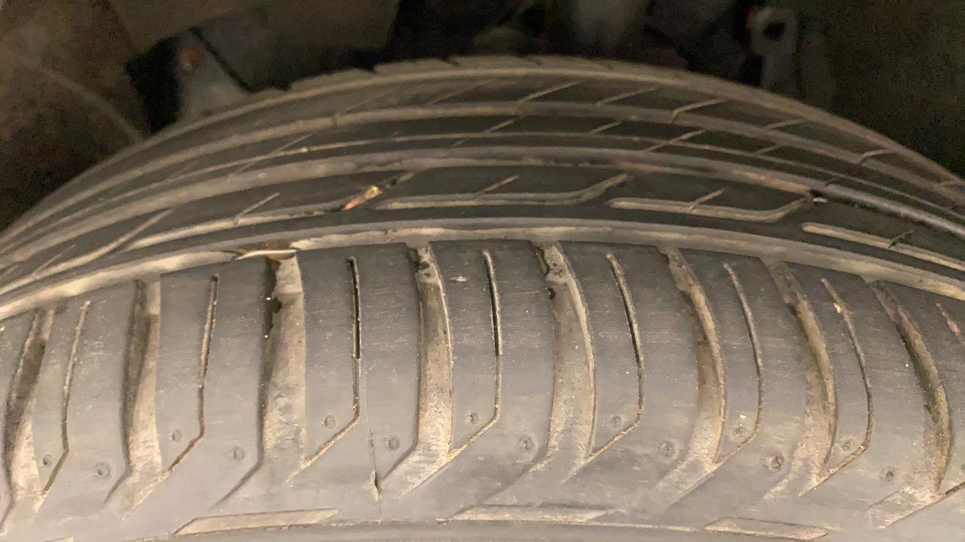 2016 Renault Duster RXL PETROL, Petrol, Manual, 52,198 km, Left Front Tyre Tread