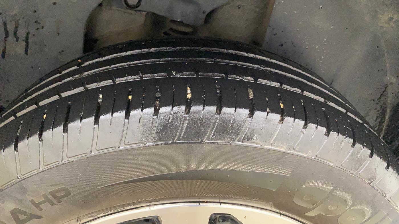 2020 Tata Harrier XZA PLUS 2.0L, Diesel, Automatic, 65,886 km, Left Rear Tyre Tread