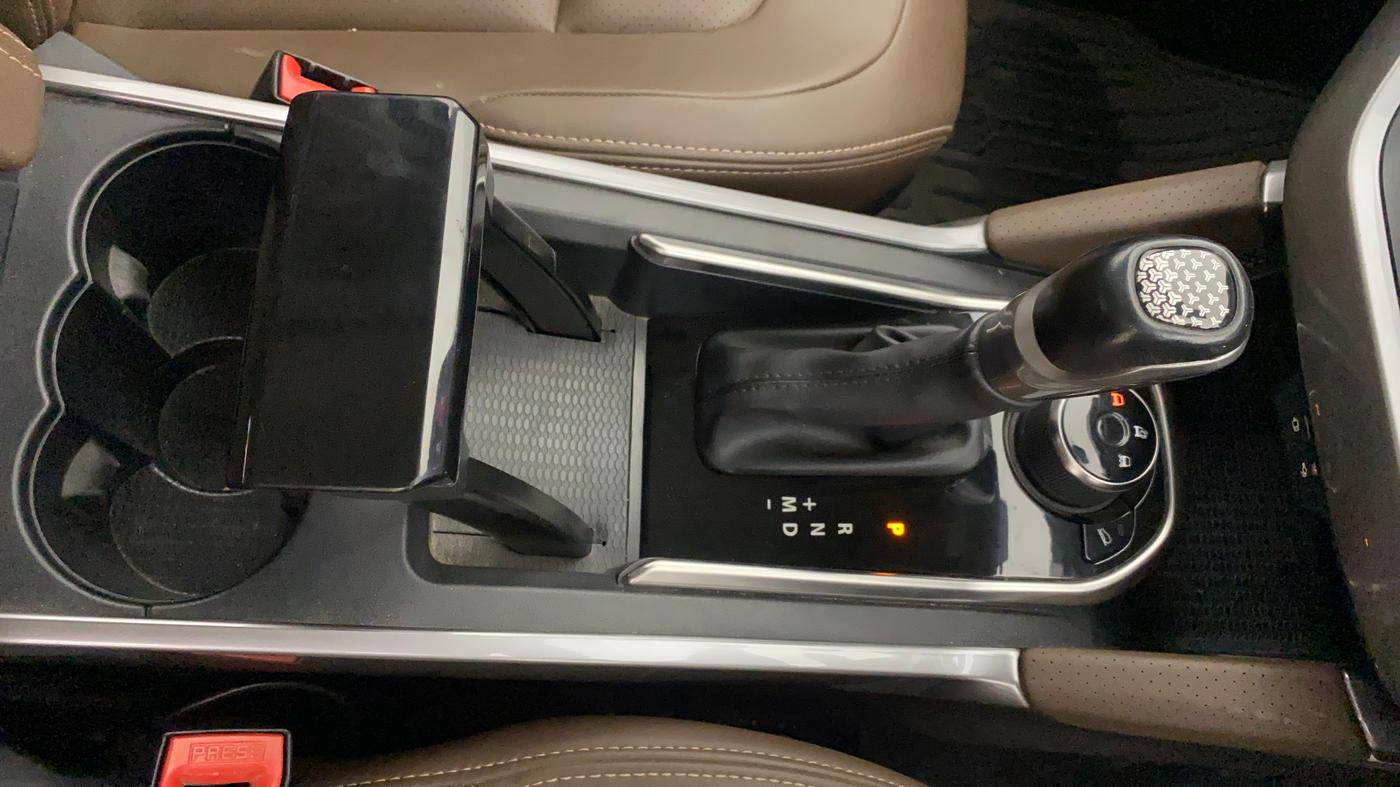 2020 Tata Harrier XZA PLUS 2.0L, Diesel, Automatic, 65,886 km, Gear Lever