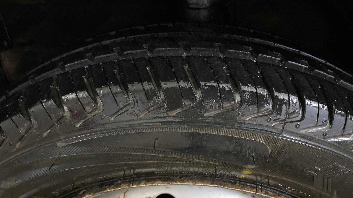 2014 Maruti Wagon R 1.0 LXI CNG, CNG, Manual, 97,945 km, Left Front Tyre Tread