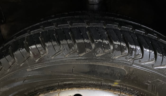 2014 Maruti Wagon R 1.0 LXI CNG, CNG, Manual, 97,945 km, Left Front Tyre Tread