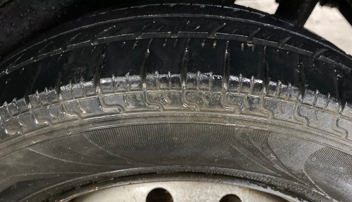 2014 Maruti Wagon R 1.0 LXI CNG, CNG, Manual, 97,945 km, Left Rear Tyre Tread