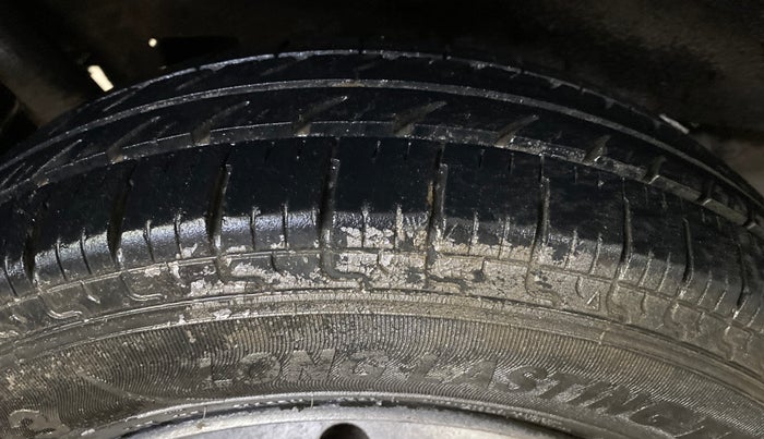2014 Maruti Wagon R 1.0 LXI CNG, CNG, Manual, 97,945 km, Right Rear Tyre Tread