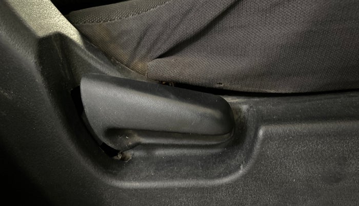 2014 Maruti Wagon R 1.0 LXI CNG, CNG, Manual, 97,945 km, Driver Side Adjustment Panel