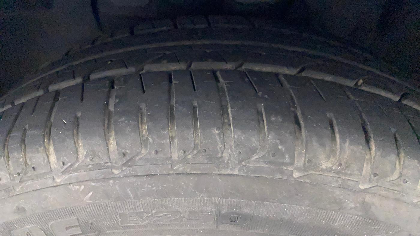 2017 Hyundai Elite i20 ASTA 1.2 (O), Petrol, Manual, 81,726 km, Left Front Tyre Tread