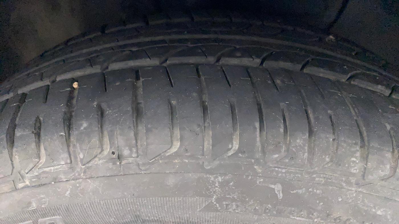 2017 Hyundai Elite i20 ASTA 1.2 (O), Petrol, Manual, 81,726 km, Right Front Tyre Tread