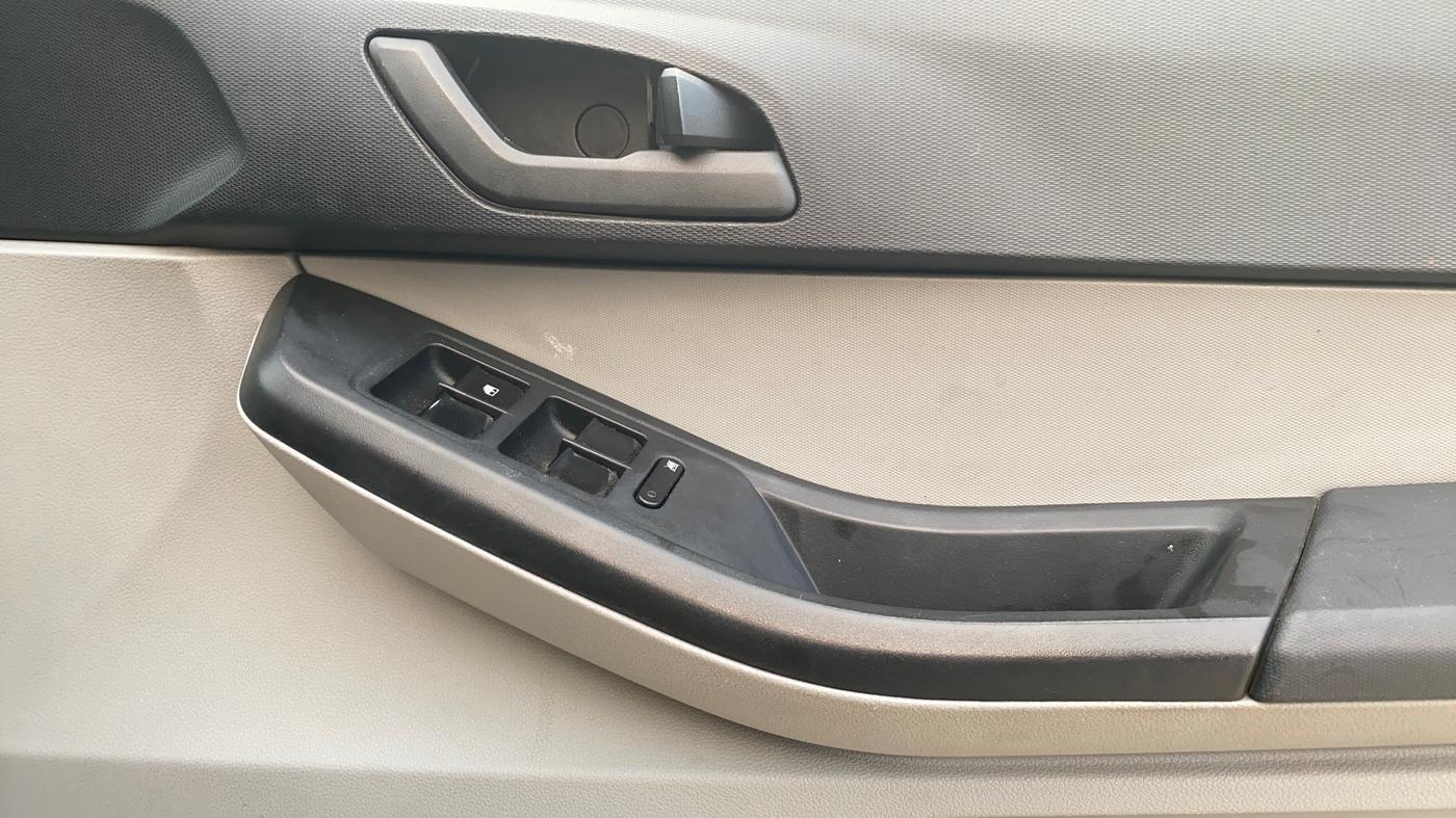 2023 Tata Tiago XT PETROL, Petrol, Manual, 59,240 km, Driver Side Door Panels Control