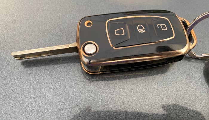 2023 Tata Tiago XT PETROL, Petrol, Manual, 59,240 km, Key Close Up