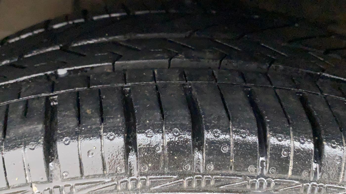 2018 Hyundai Xcent E+, Petrol, Manual, 25,998 km, Left Front Tyre Tread