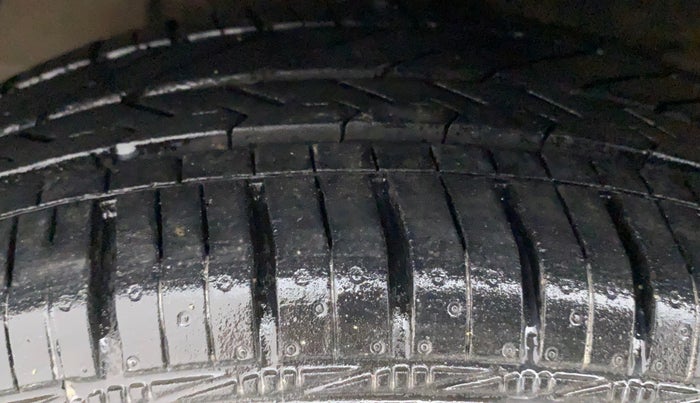 2018 Hyundai Xcent E+, Petrol, Manual, 25,998 km, Left Front Tyre Tread