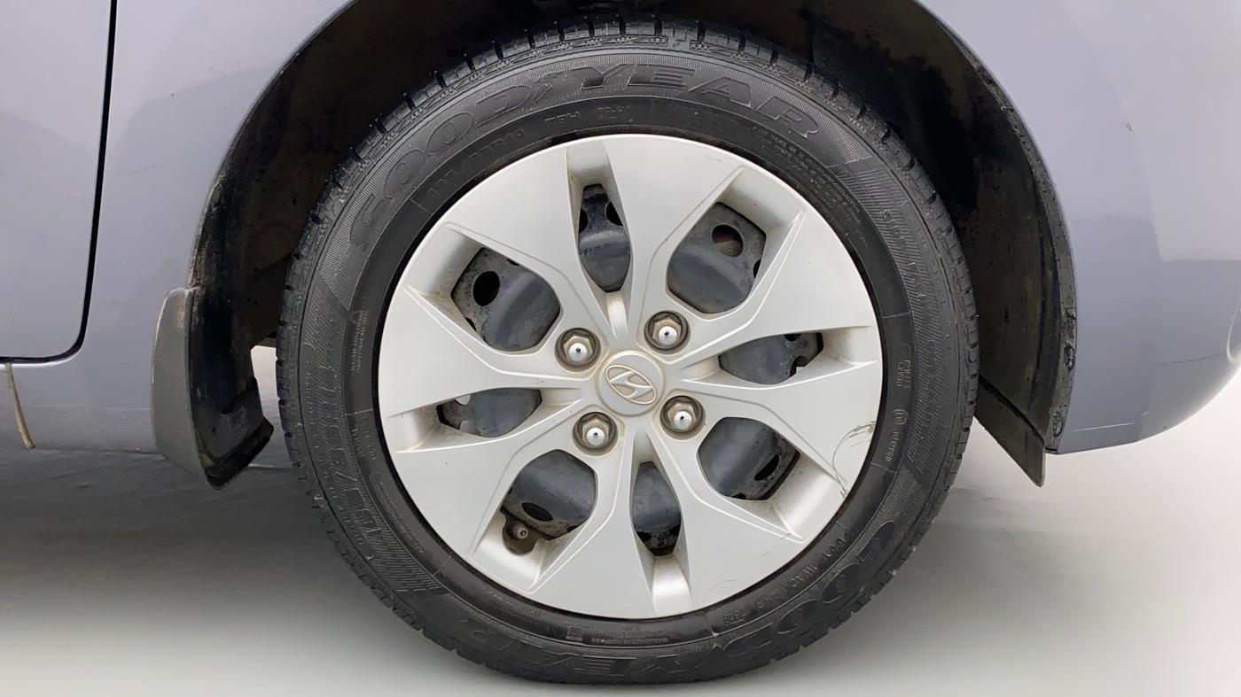 2018 Hyundai Xcent E+, Petrol, Manual, 25,998 km, Right Front Wheel