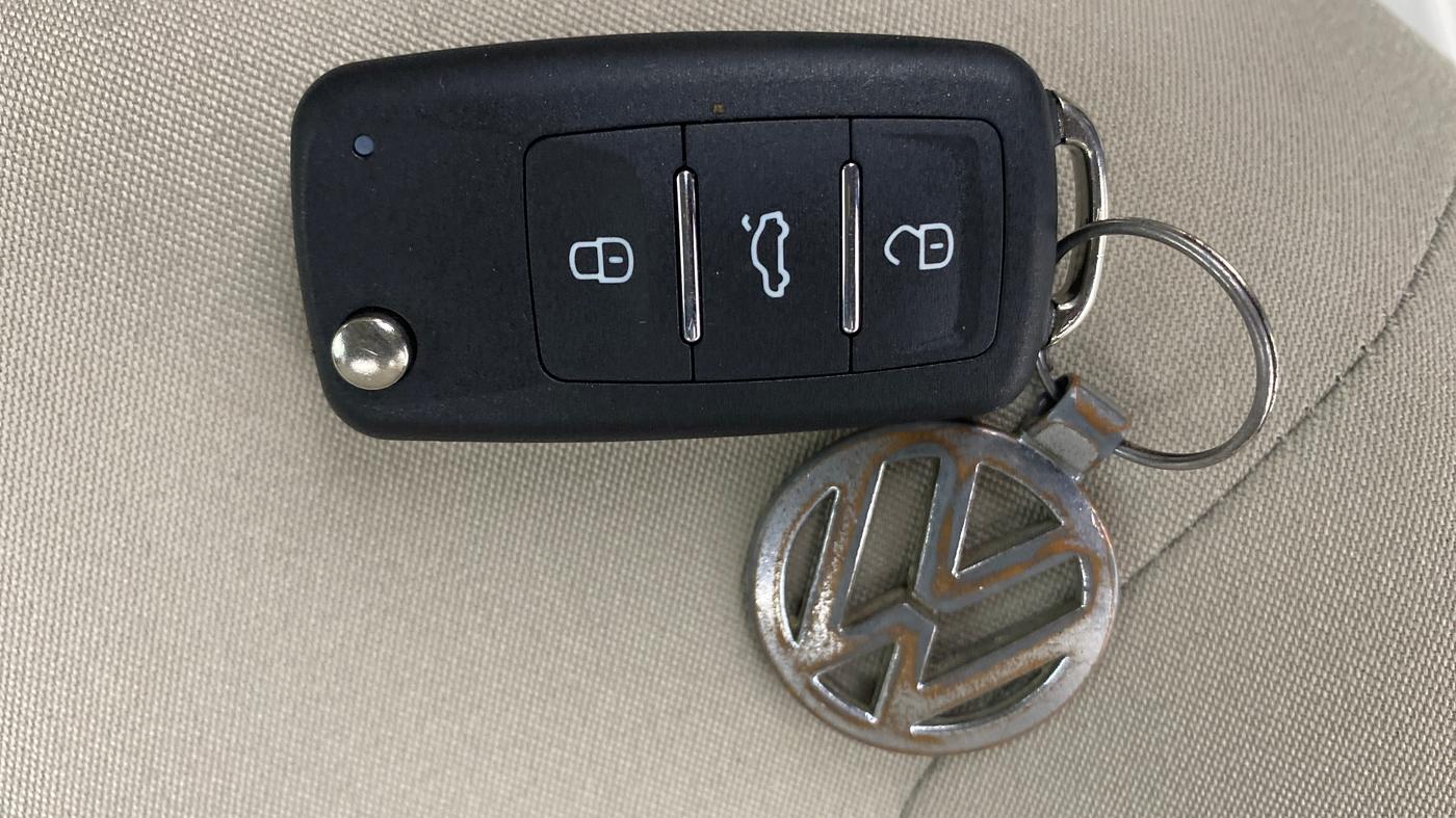 2014 Volkswagen Polo COMFORTLINE 1.2L, Diesel, Manual, 1,15,208 km, Key Close Up