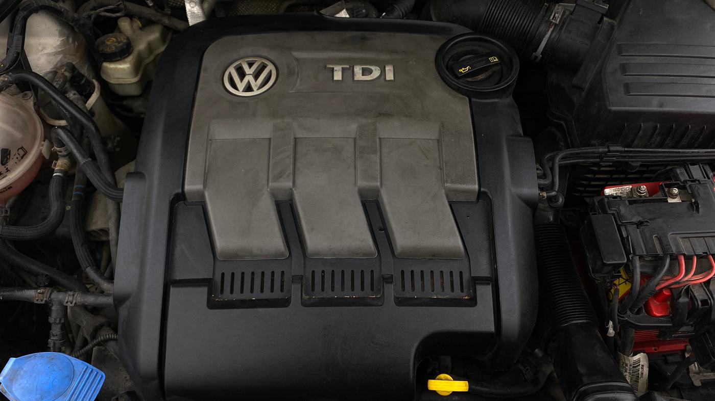 2014 Volkswagen Polo COMFORTLINE 1.2L, Diesel, Manual, 1,15,208 km, Engine View